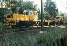 21375 Afbeelding van onderhoudsmachines op de Oosterspoorweg te Utrecht.